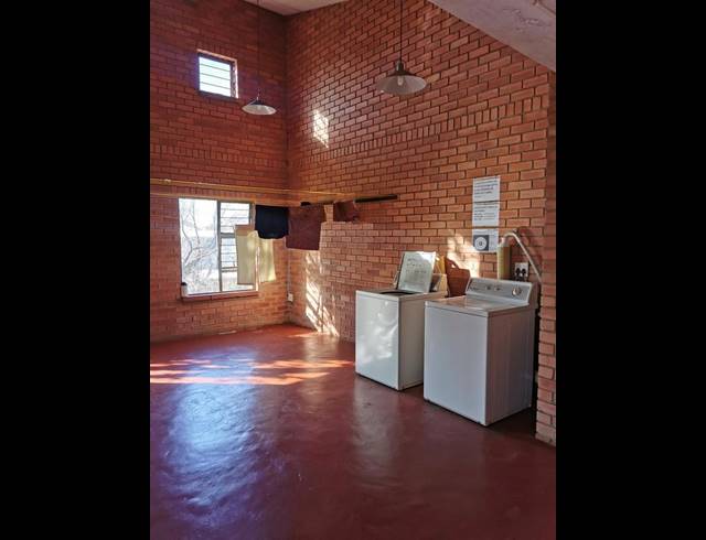 2 BEDROOM PROPERTY TO RENT IN DIE BULT